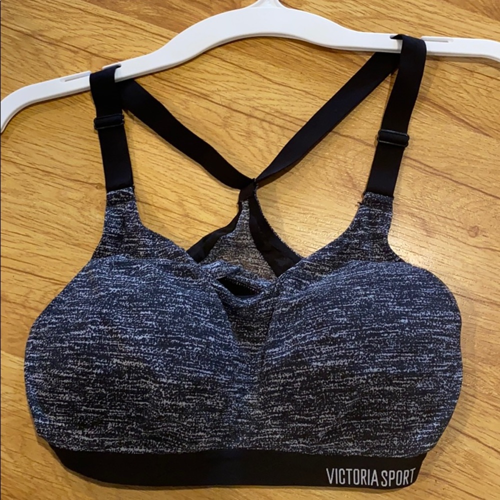 Victoria’s Secret incredible lightweight sport bra